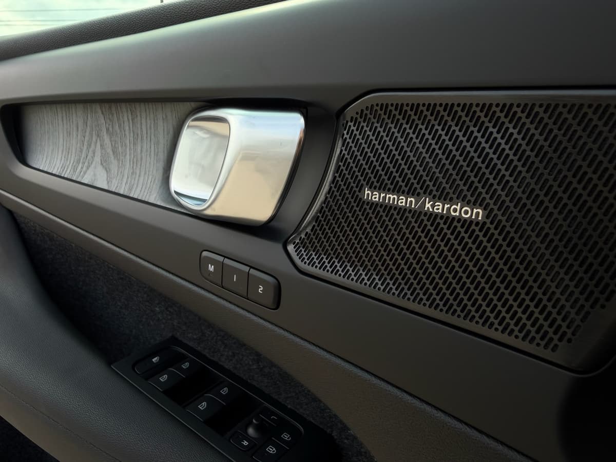 2026 Volvo XC40 - Image 18