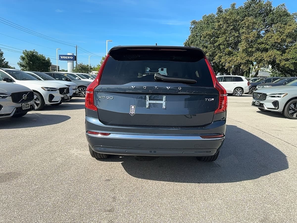 2025 Volvo XC90 plug-in hybrid - Image 5