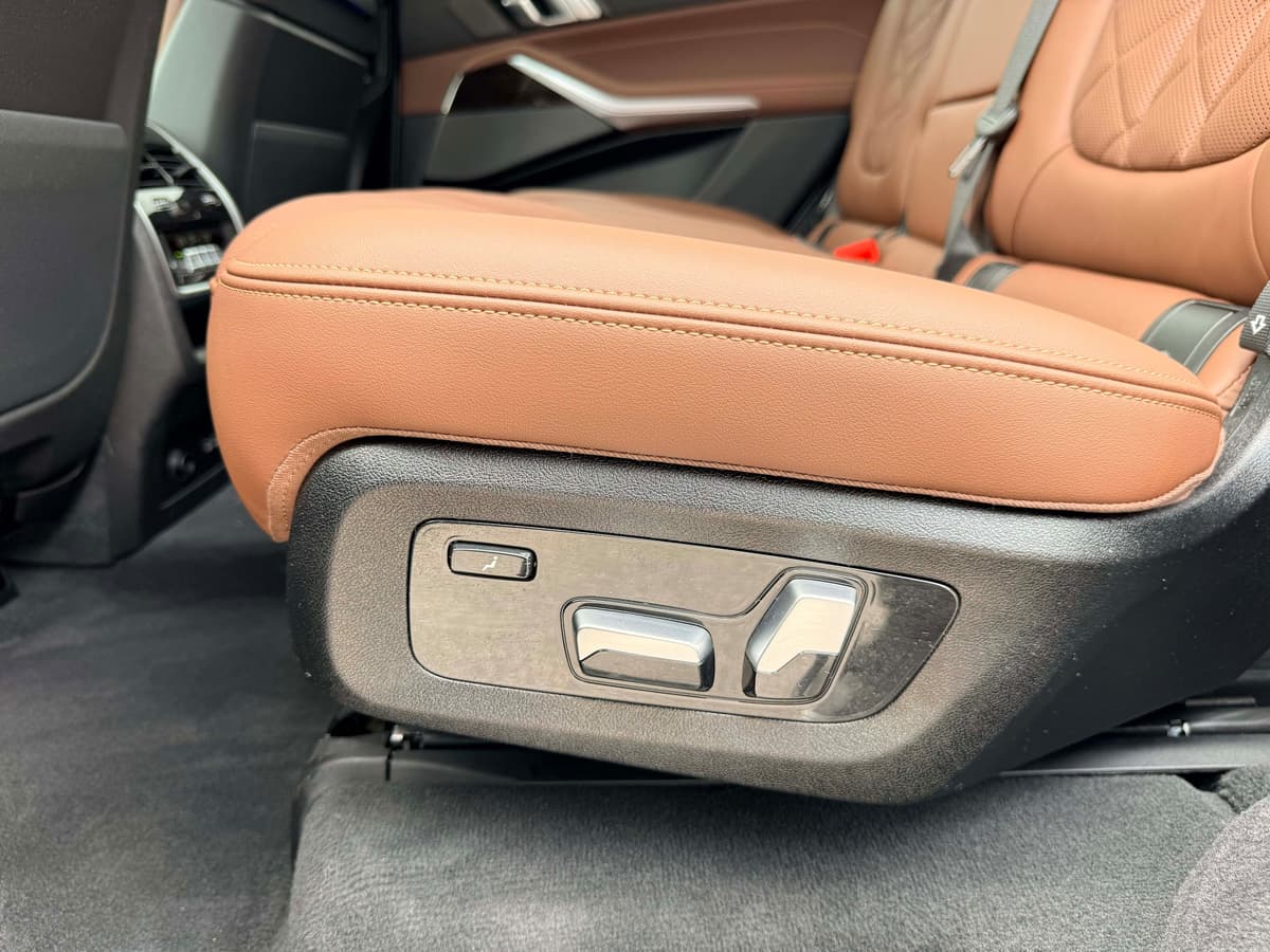 2026 BMW X7 - Image 19