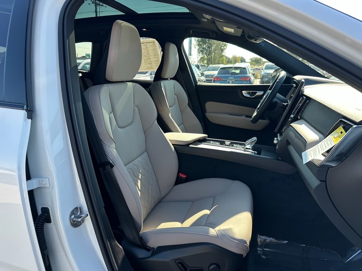 2026 Volvo XC60 - Image 8