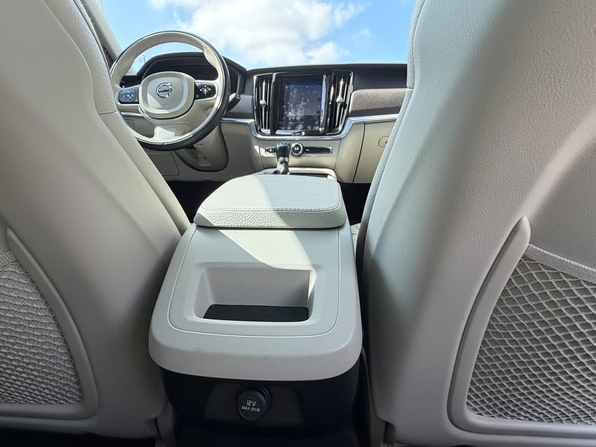 2018 Volvo V90 Cross Country - Image 13