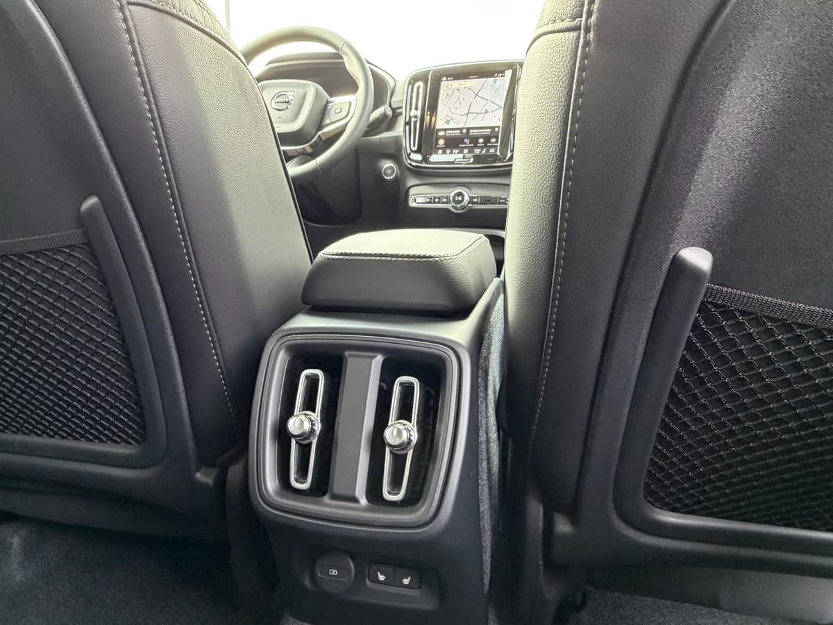 2026 Volvo XC40 - Image 11