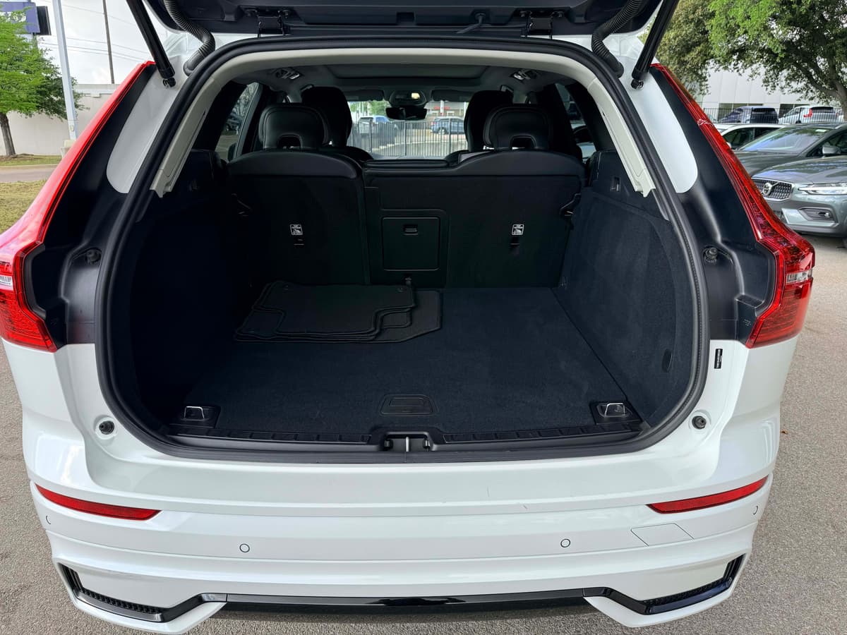 2025 Volvo XC60 - Image 25