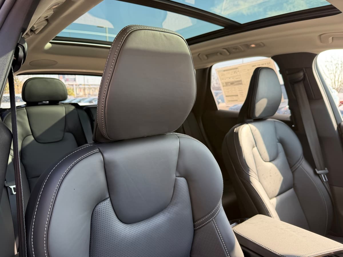 2026 Volvo XC60 - Image 9