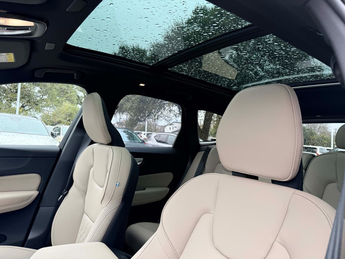 2026 Volvo XC60 - Image 13