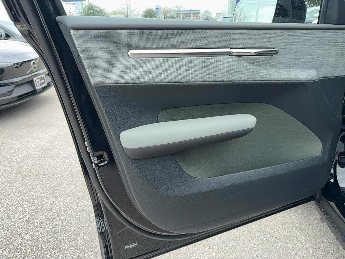 2026 Volvo EX30 Cross Country - Image 10