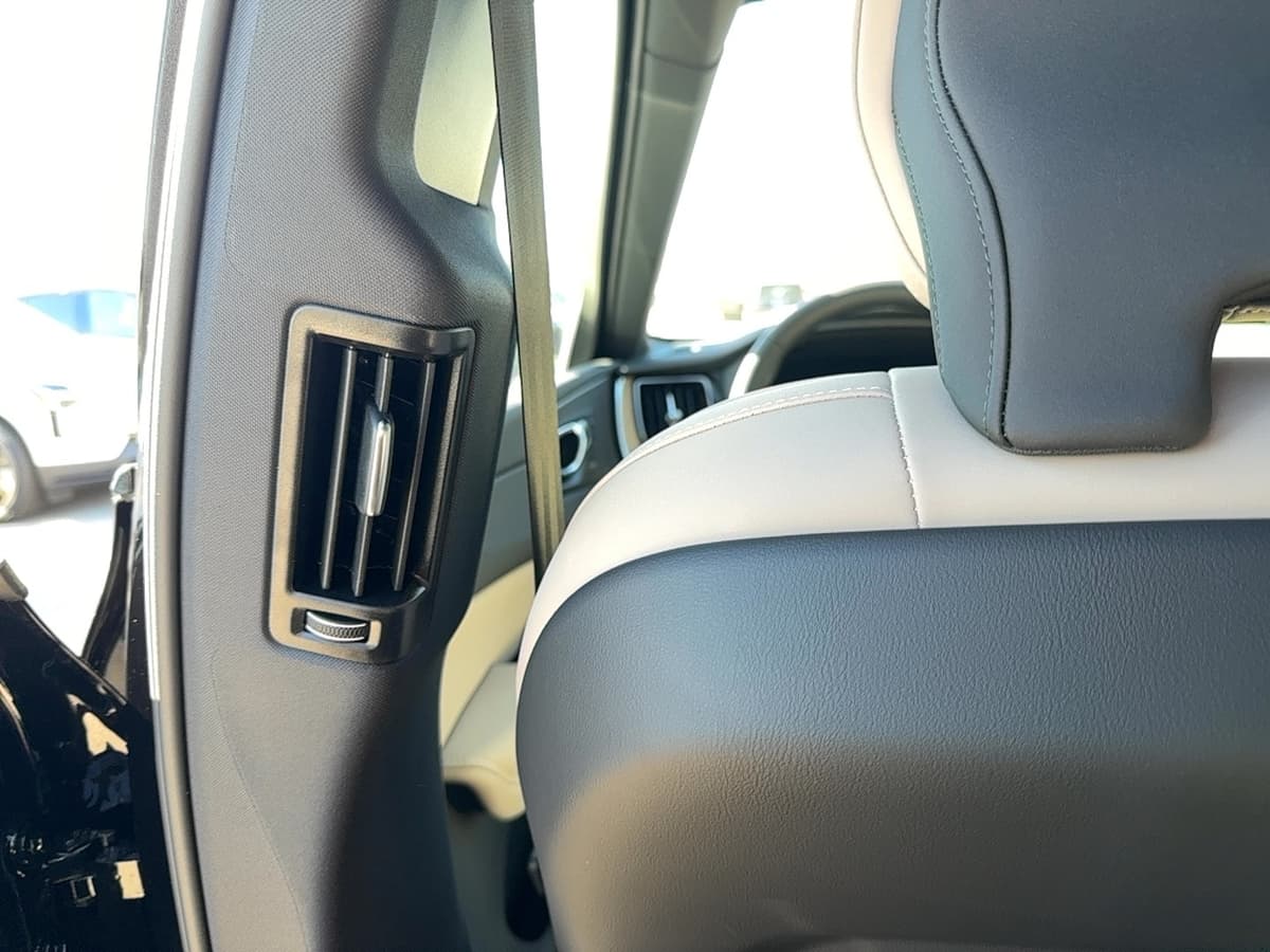 2026 Volvo XC60 - Image 16