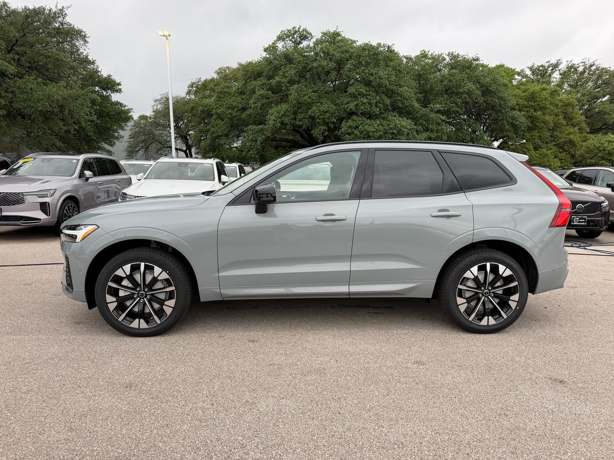 2026 Volvo XC60 - Image 3