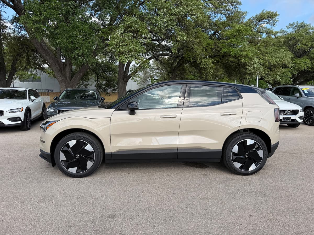 2026 Volvo EX30 - Image 3