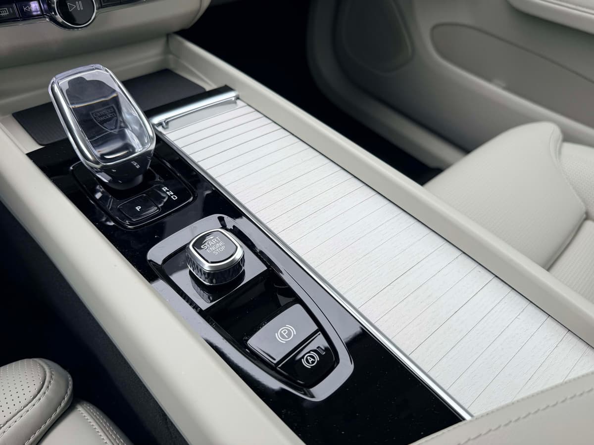2026 Volvo XC60 - Image 23