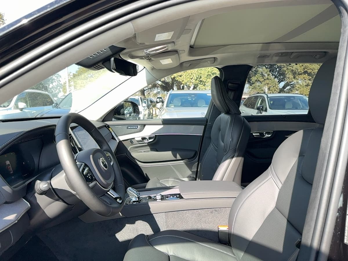 2026 Volvo XC90 - Image 11