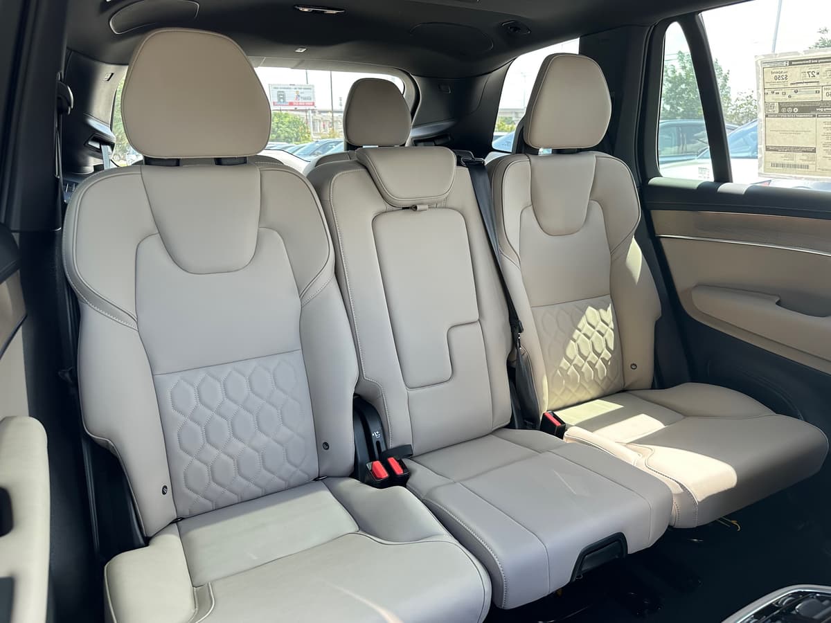 2026 Volvo XC90 plug-in hybrid - Image 10