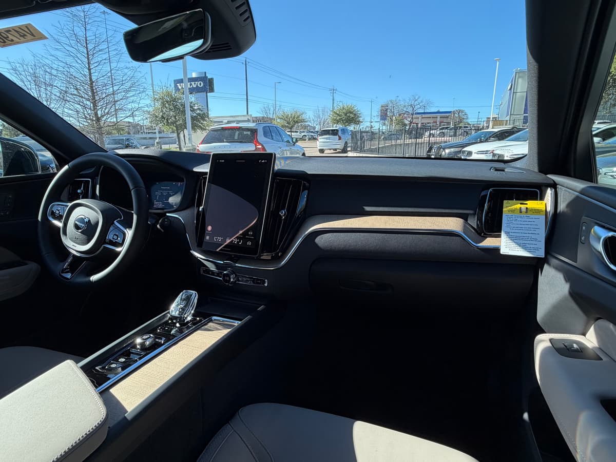 2026 Volvo XC60 - Image 10