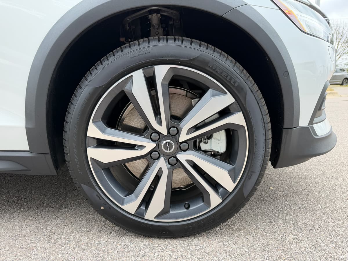 2026 Volvo V60 Cross Country - Image 7