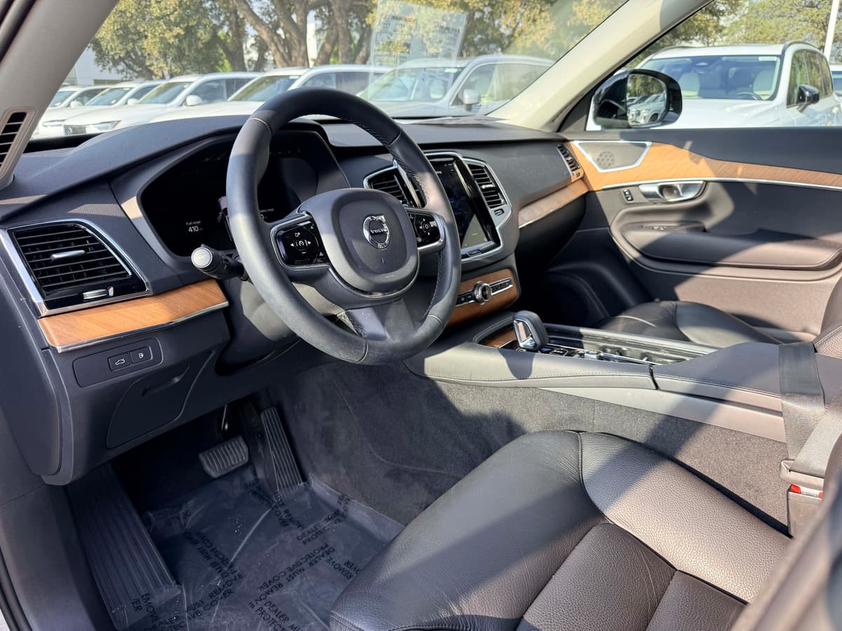 2023 Volvo XC90 Recharge Plug-In Hybrid - Image 10