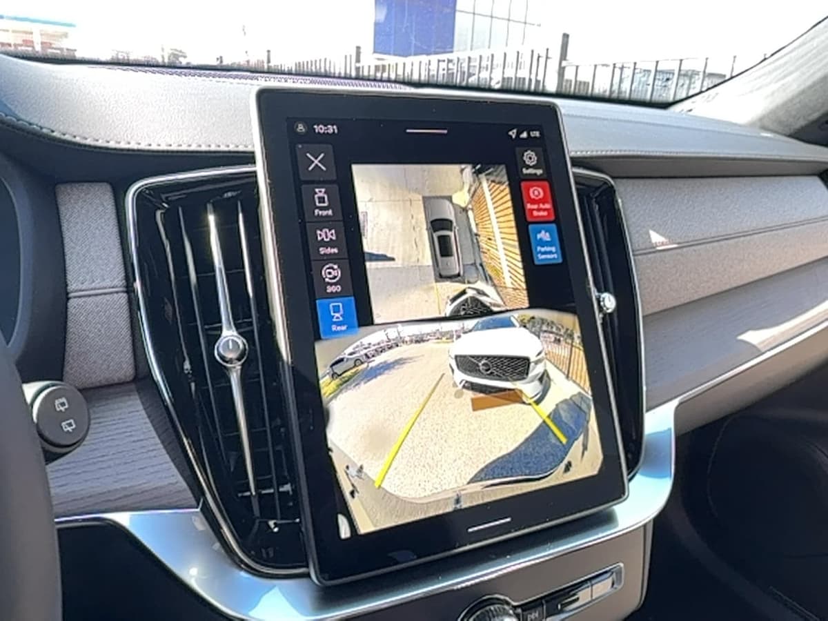 2026 Volvo XC90 plug-in hybrid - Image 23