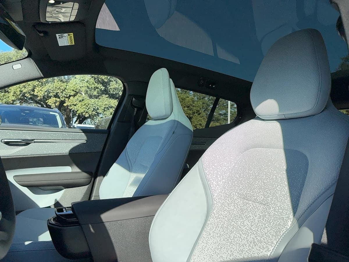 2026 Volvo EX30 - Image 14