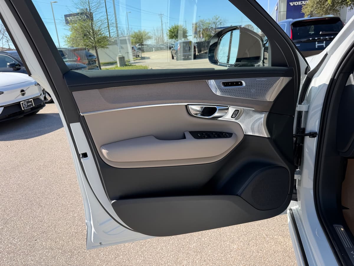 2026 Volvo XC90 - Image 18