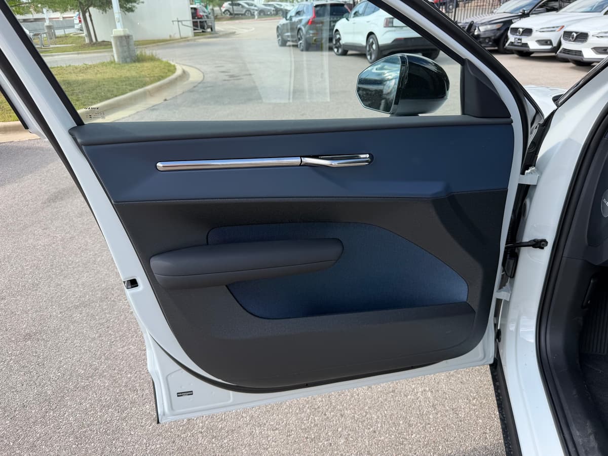 2026 Volvo EX30 - Image 17