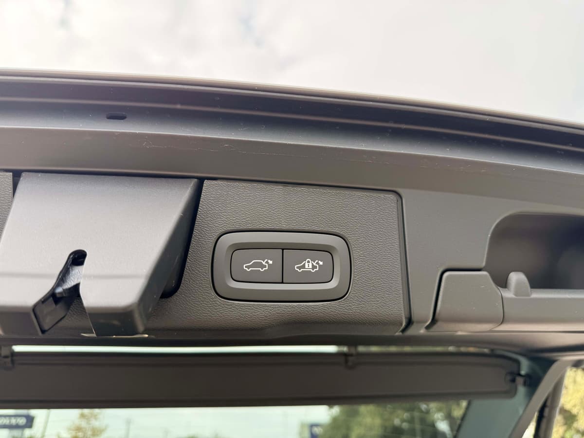 2026 Volvo XC60 - Image 27