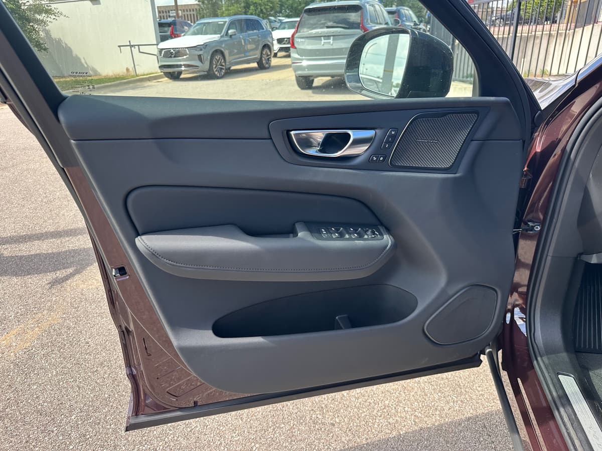 2026 Volvo XC60 - Image 18