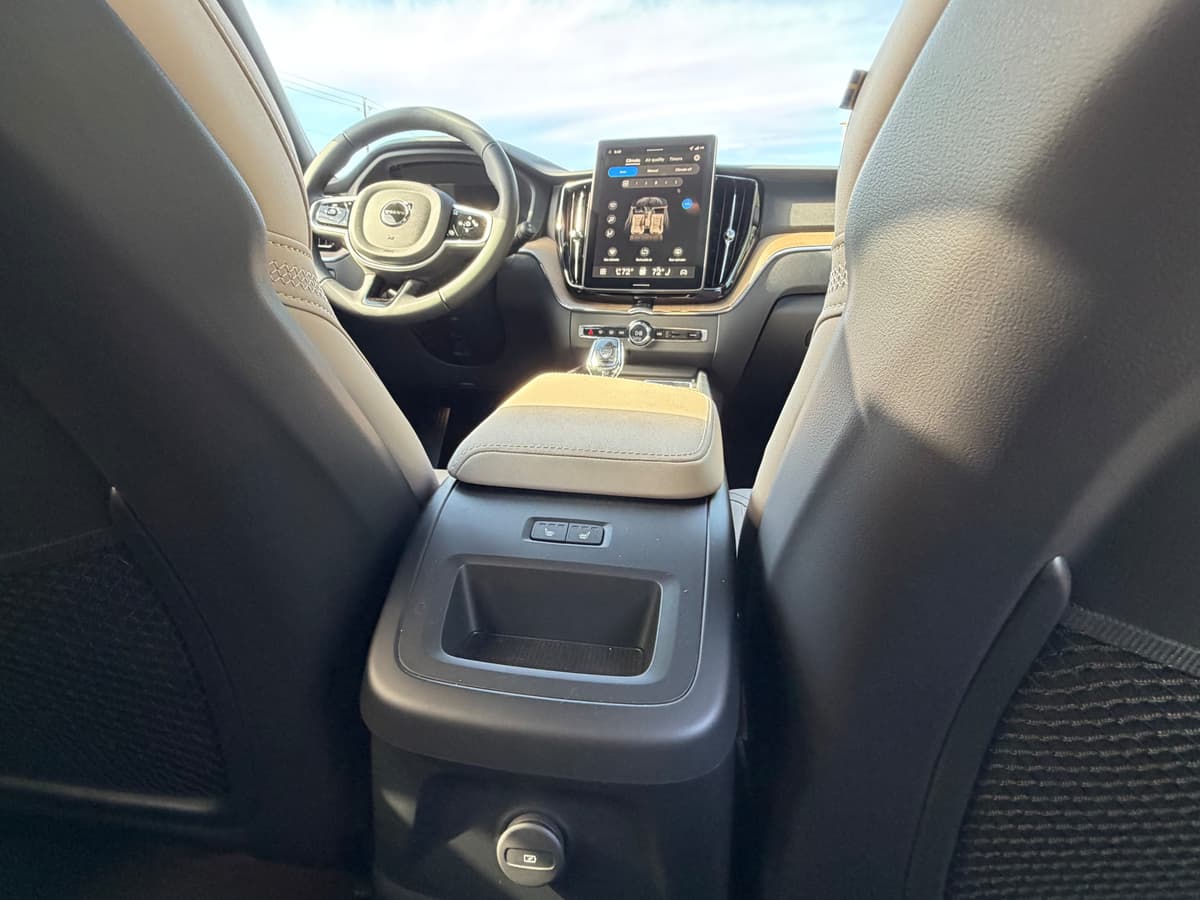 2026 Volvo XC60 plug-in hybrid - Image 11