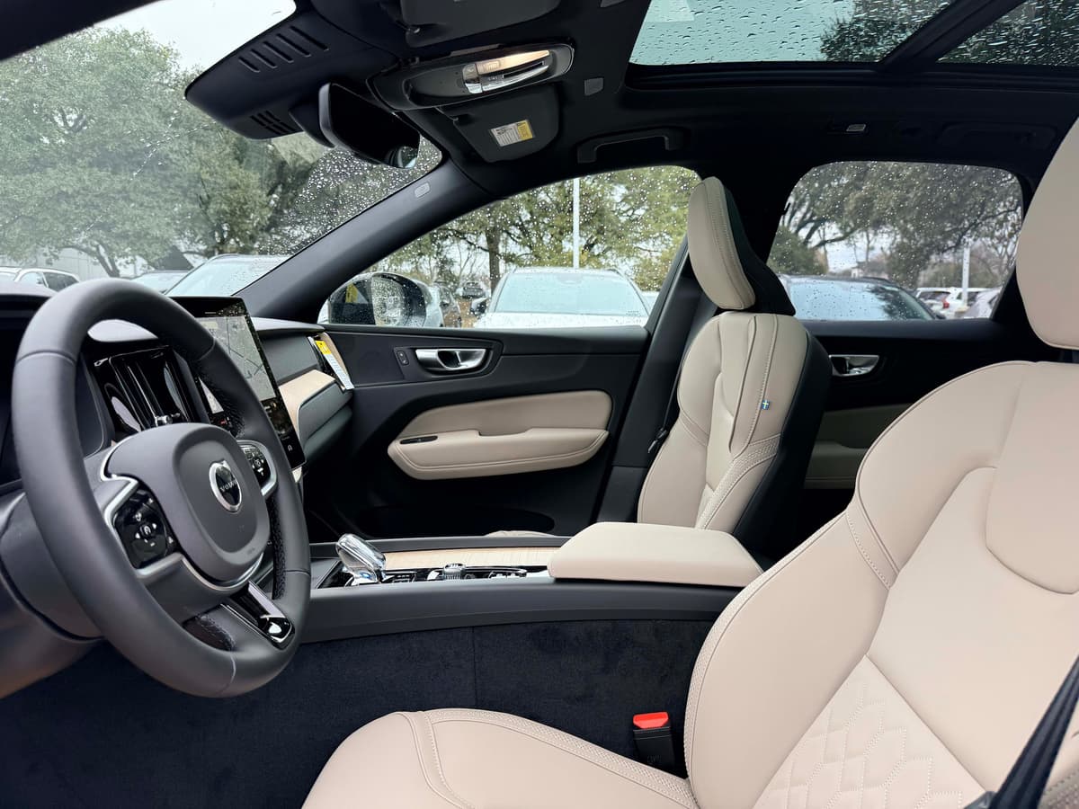 2026 Volvo XC60 - Image 12