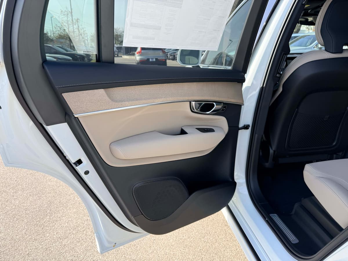 2026 Volvo XC90 plug-in hybrid - Image 14