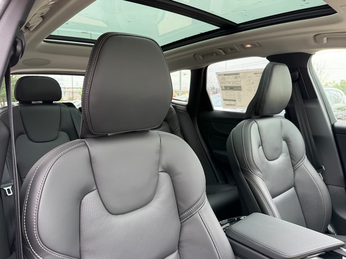 2026 Volvo XC60 - Image 9