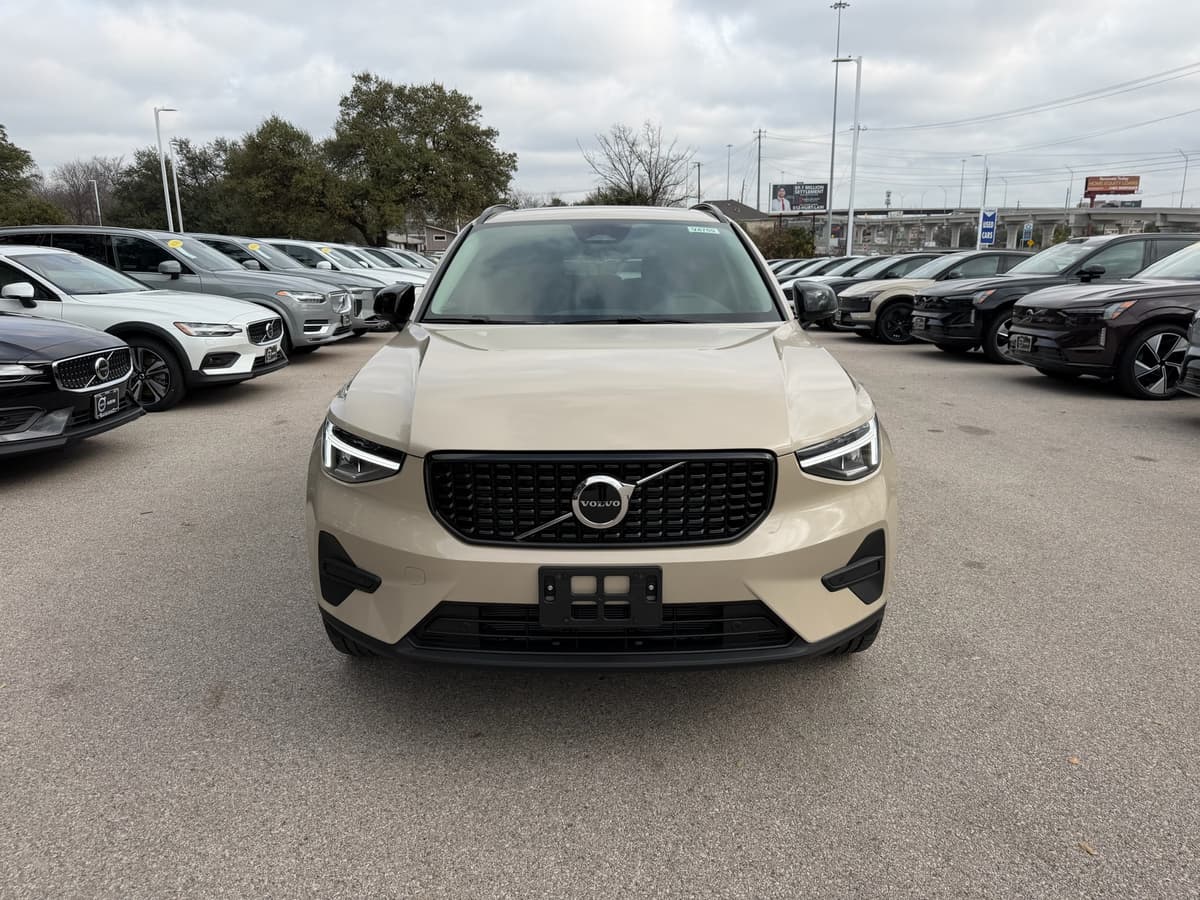 2026 Volvo XC40 - Image 6