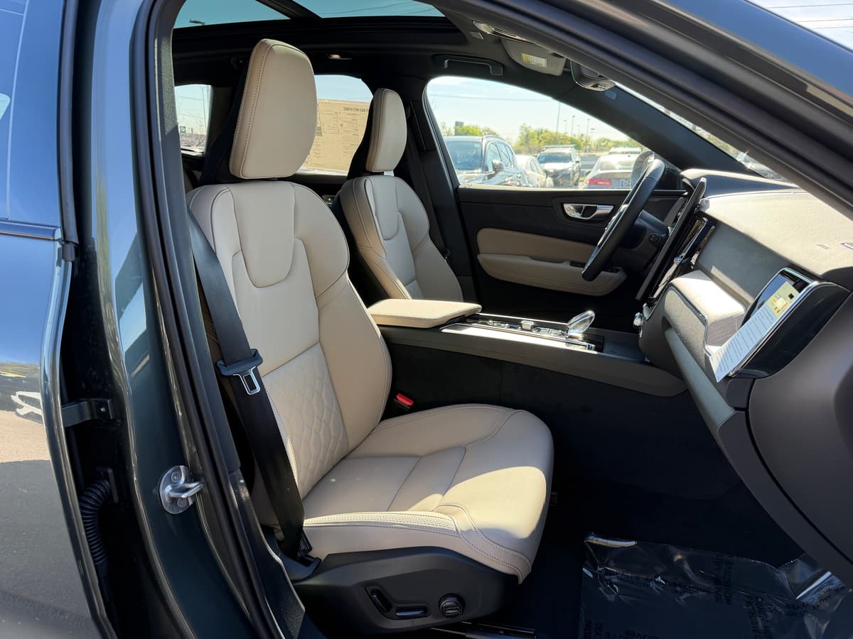 2026 Volvo XC60 - Image 8