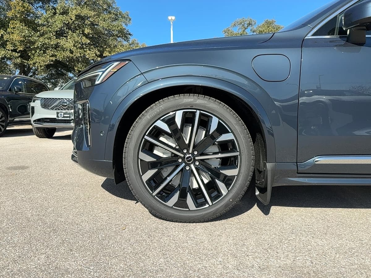 2026 Volvo XC90 plug-in hybrid - Image 9