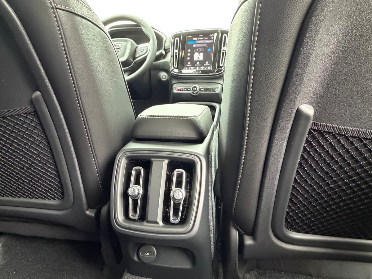 2026 Volvo XC40 - Image 10