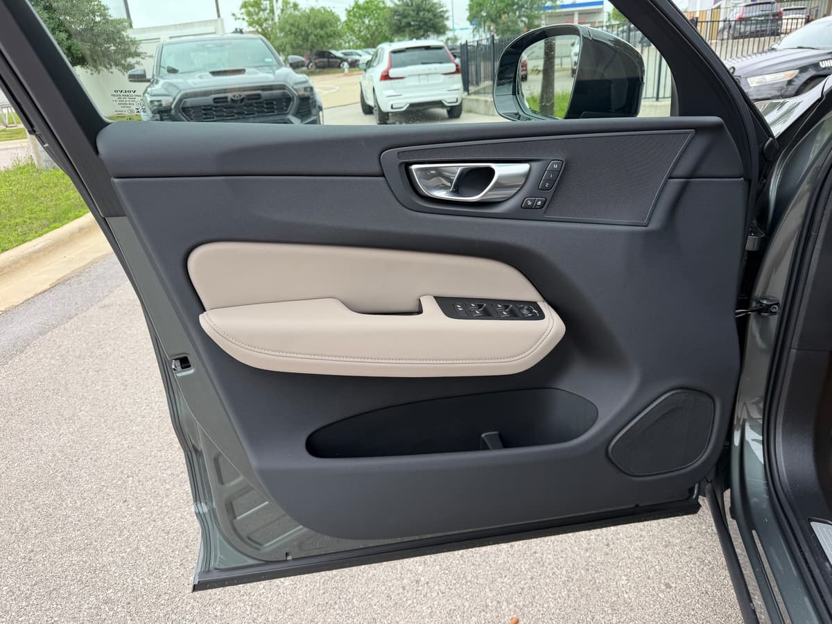 2026 Volvo XC60 - Image 16