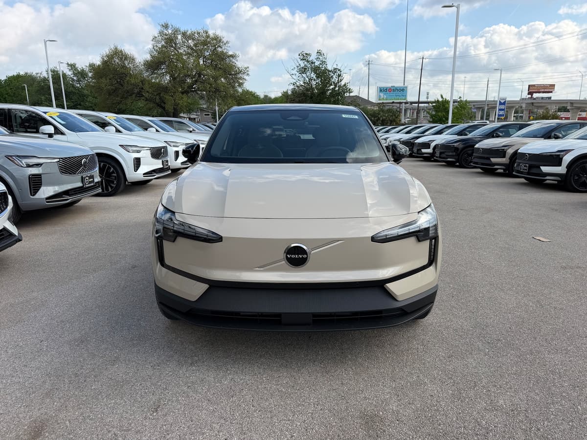 2026 Volvo EX30 - Image 6