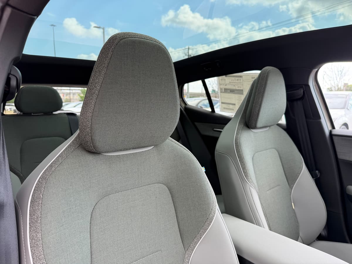 2026 Volvo EX30 - Image 9