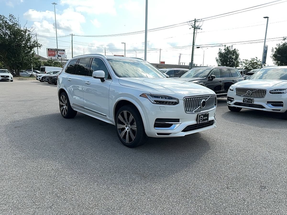 2025 Volvo XC90 plug-in hybrid - Image 8