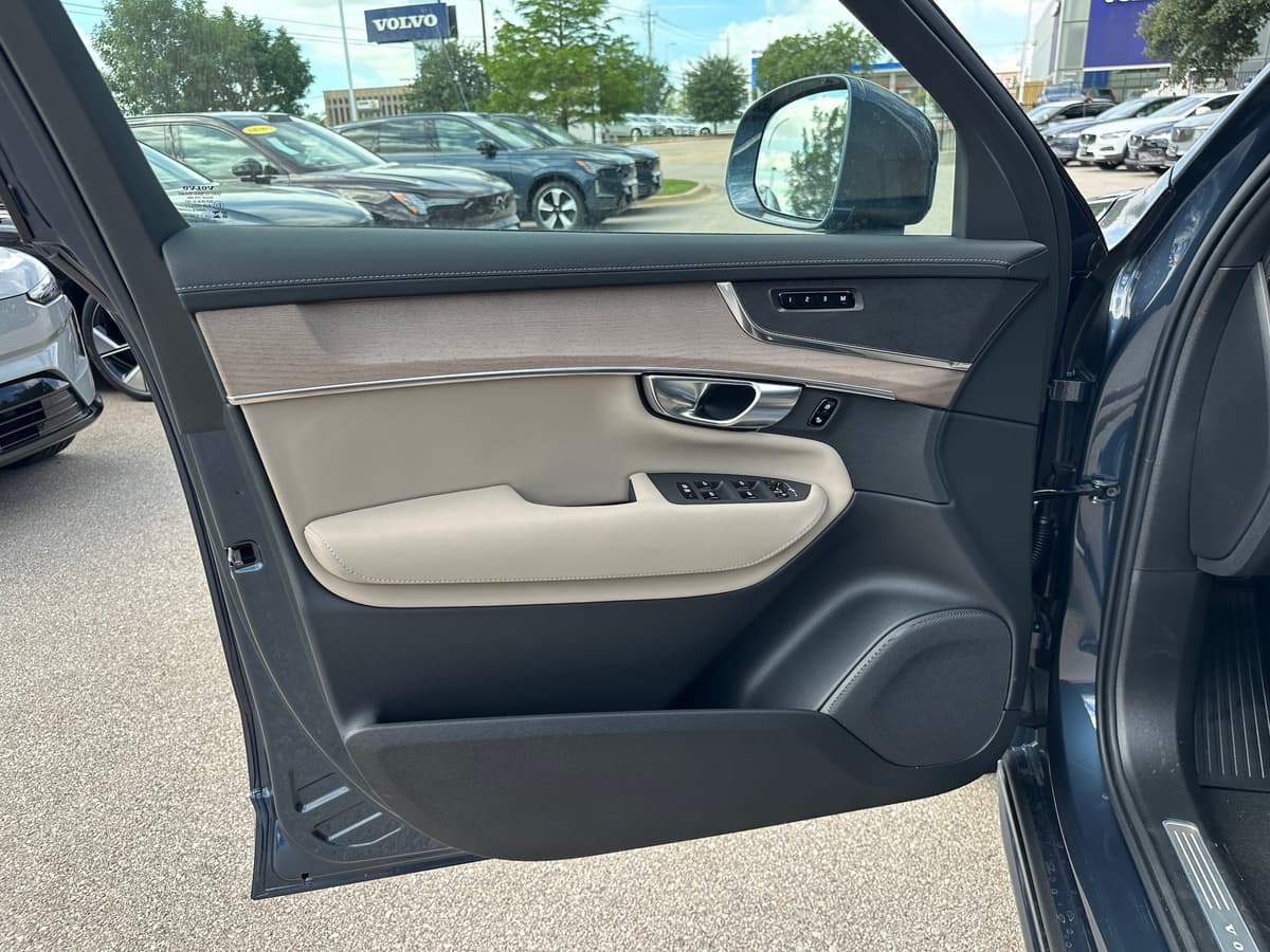 2026 Volvo XC90 - Image 17