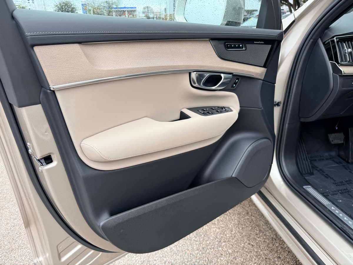 2026 Volvo XC90 - Image 10