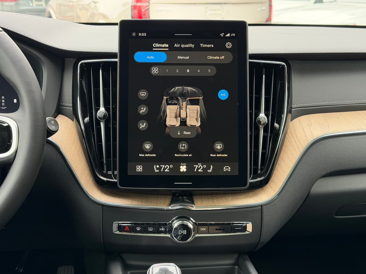 2026 Volvo XC60 - Image 12