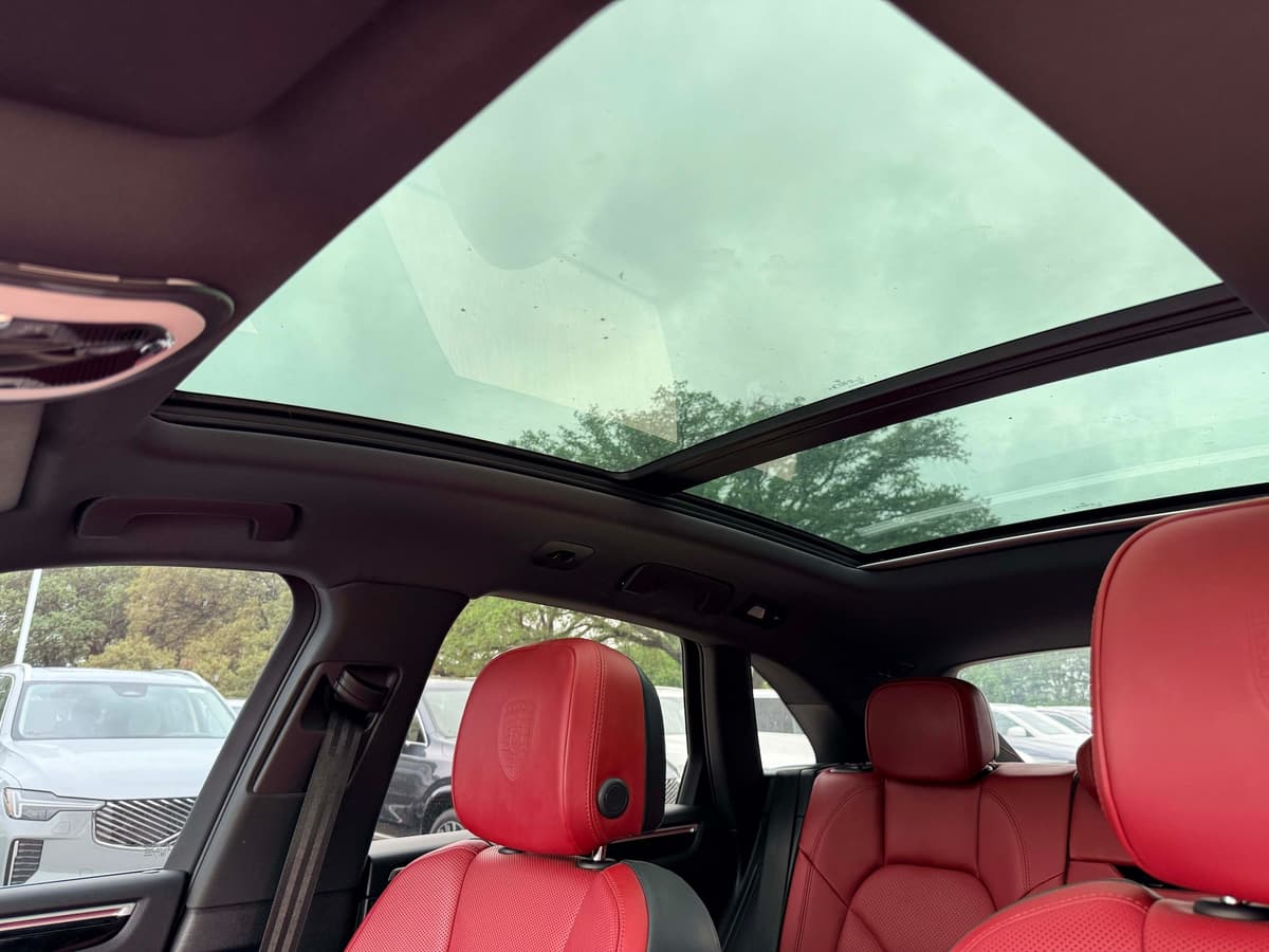 2023 Porsche Macan - Image 11