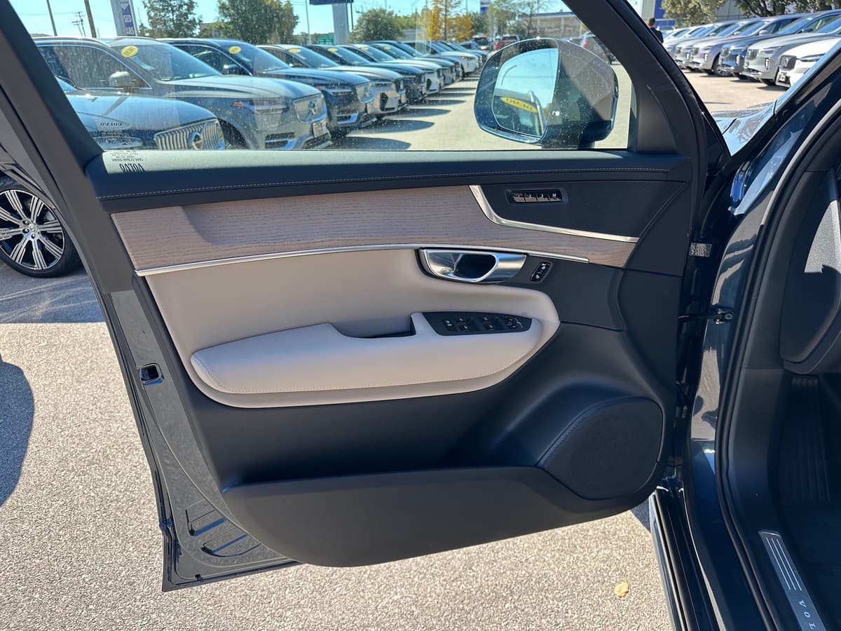 2026 Volvo XC90 - Image 16