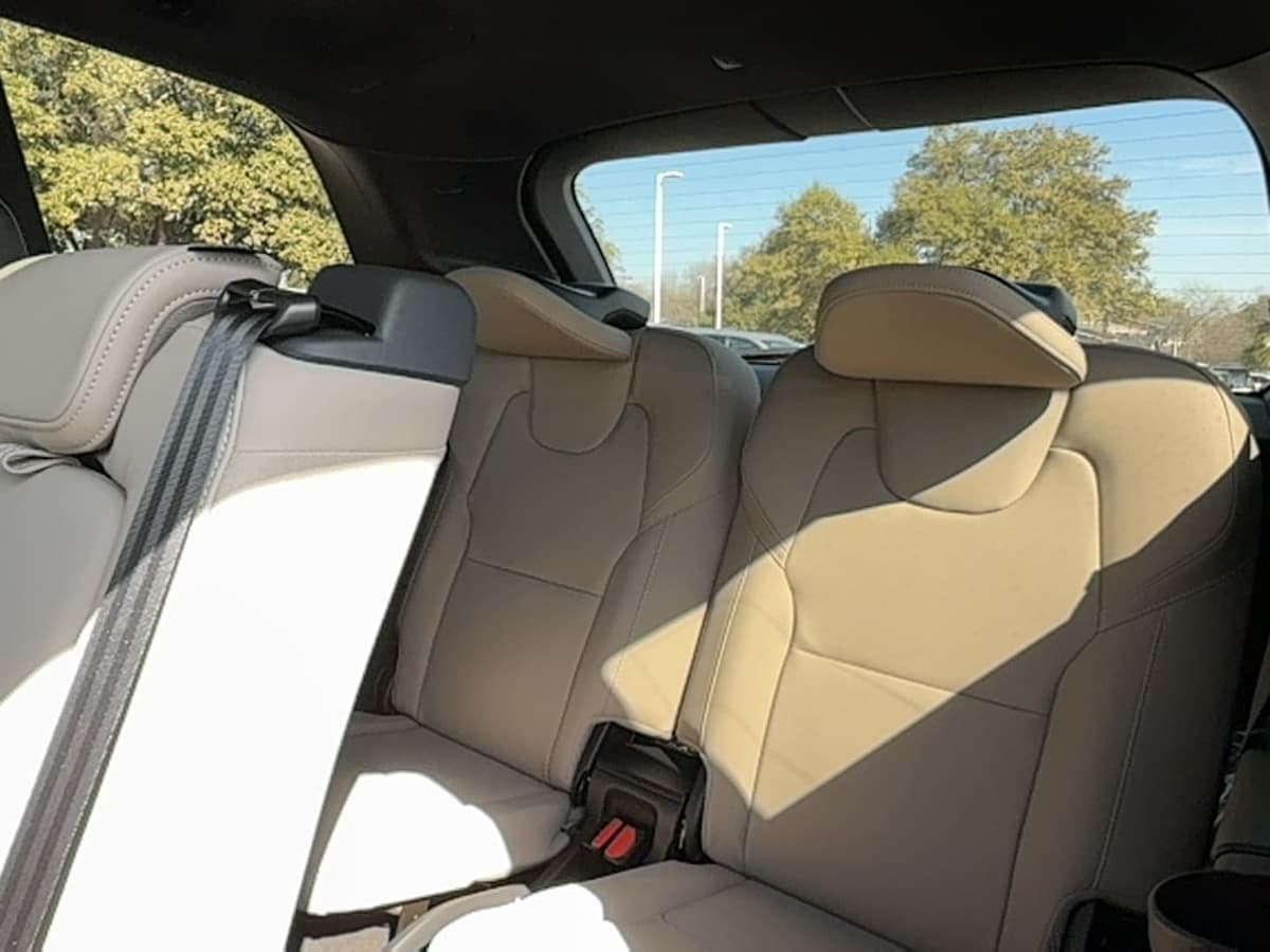 2026 Volvo XC90 - Image 15