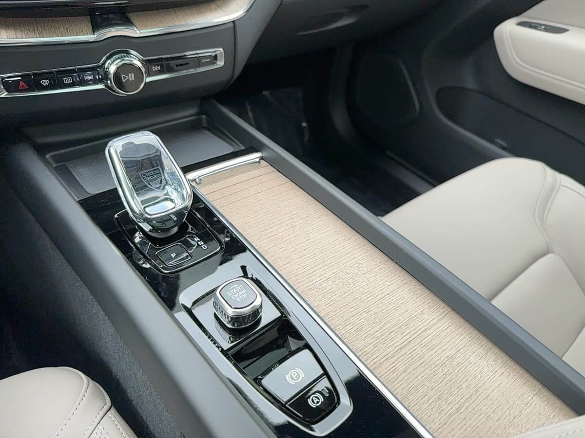 2026 Volvo XC60 - Image 23