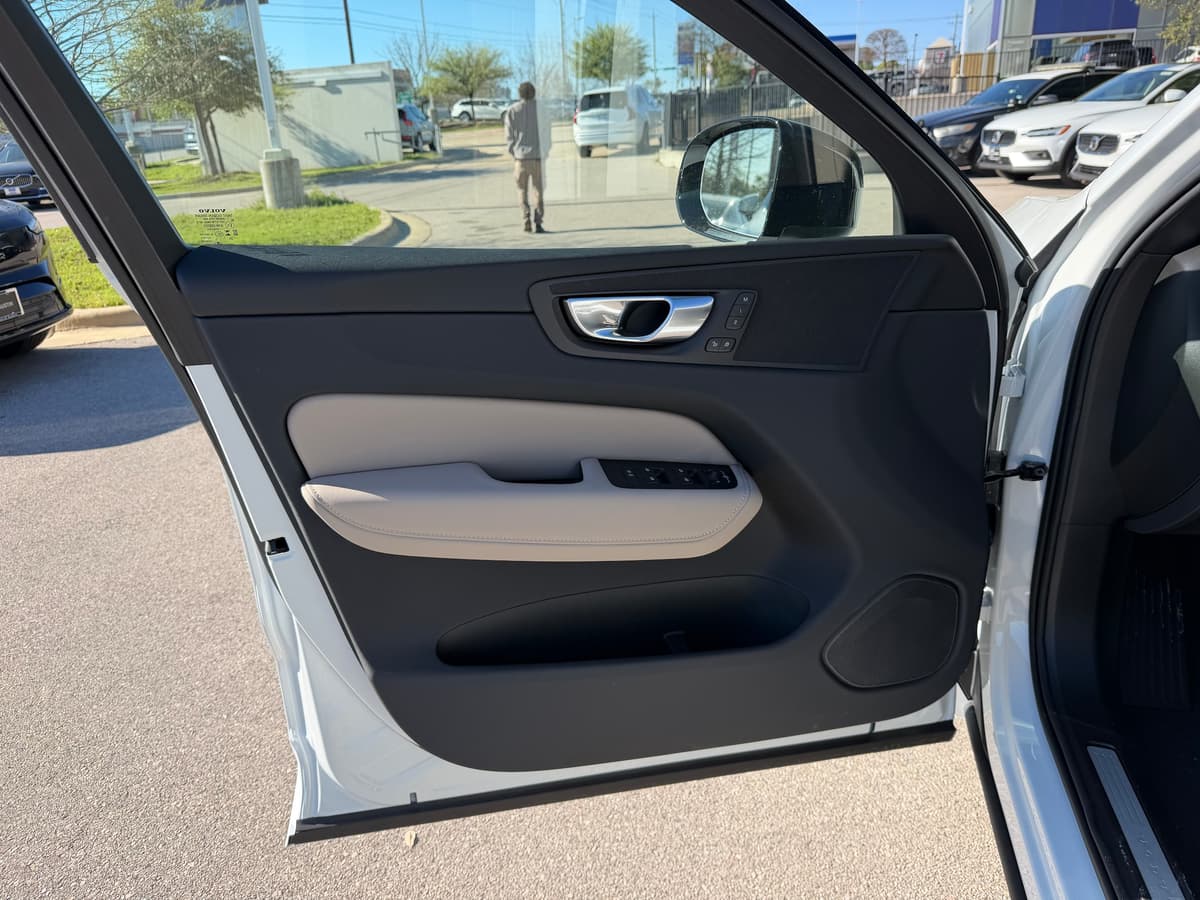 2026 Volvo XC60 - Image 16