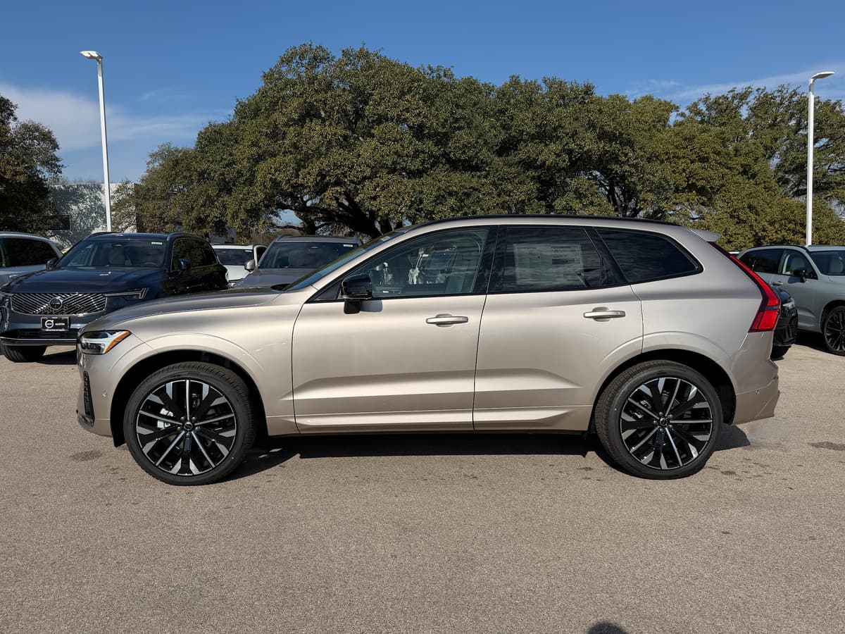 2026 Volvo XC60 - Image 3