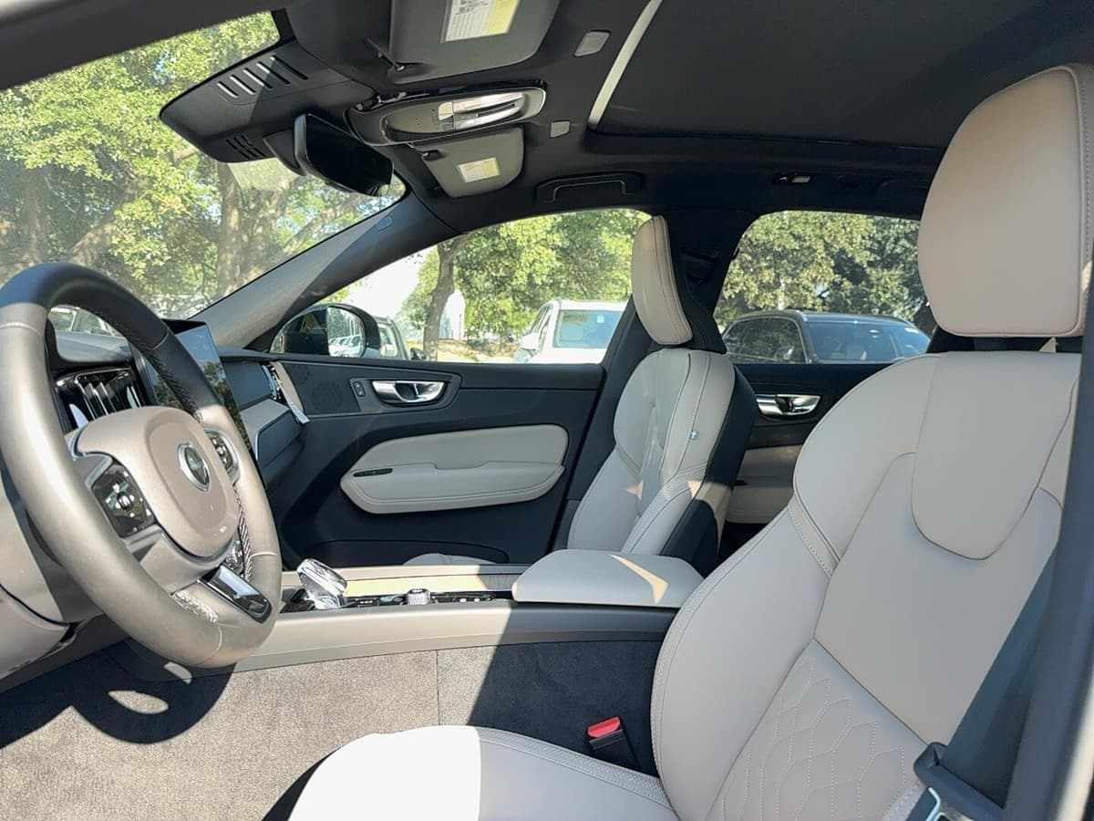2026 Volvo XC60 - Image 11