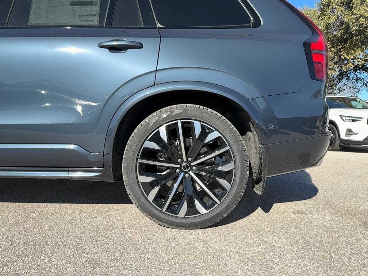 2026 Volvo XC90 plug-in hybrid - Image 9