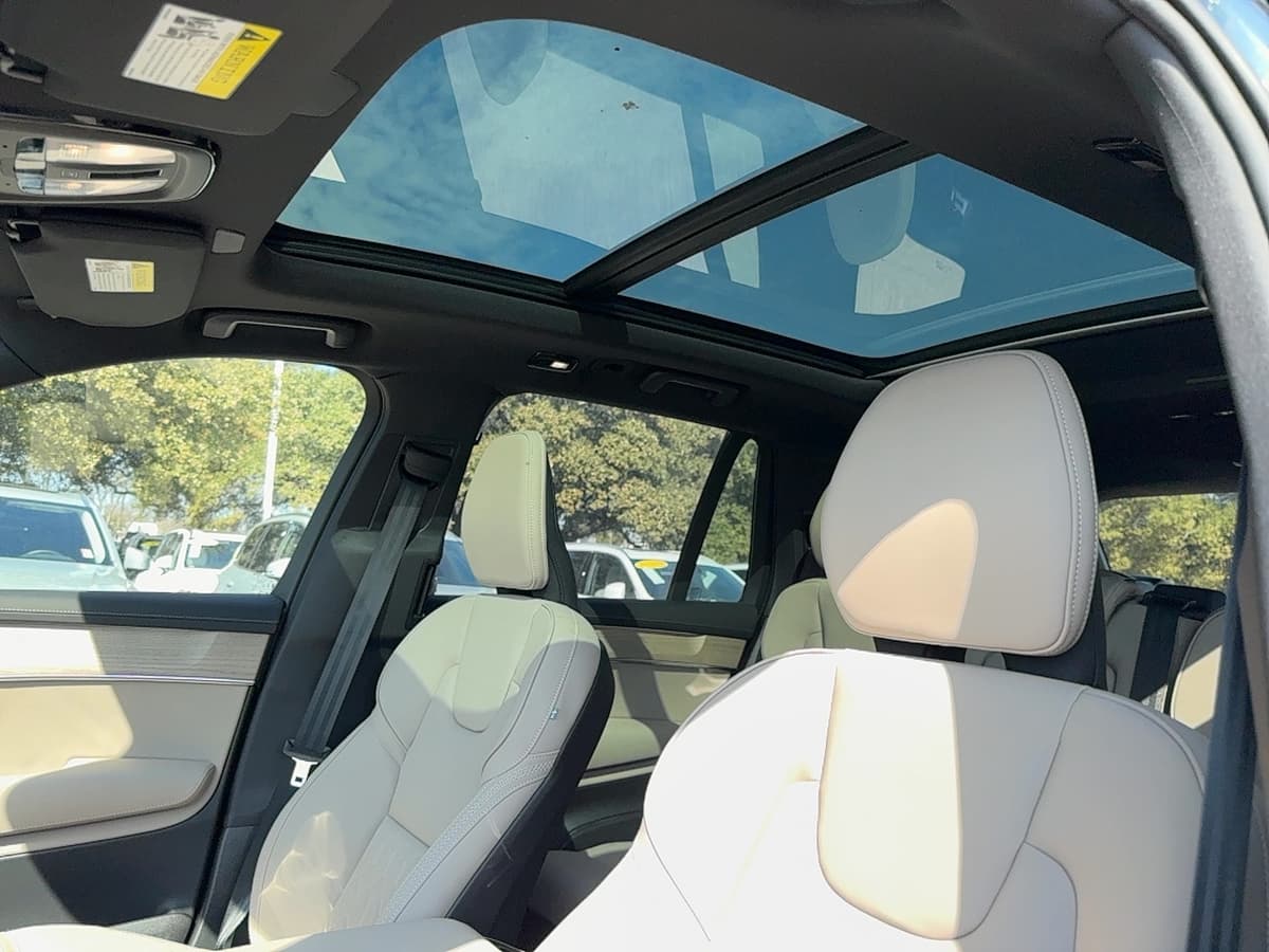 2026 Volvo XC90 - Image 12