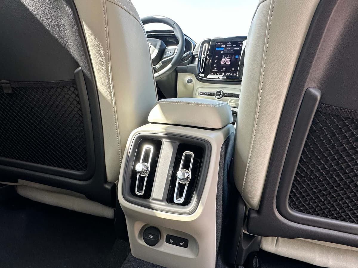2026 Volvo XC40 - Image 11